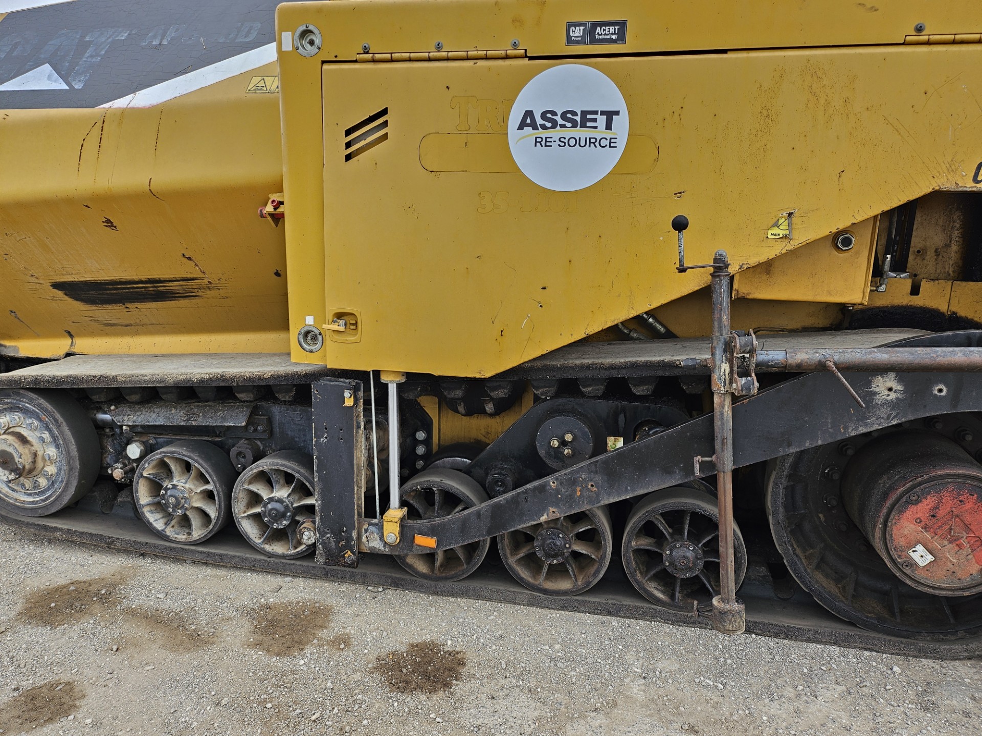 2011 CAT AP655D Asphalt Paver - Image 6