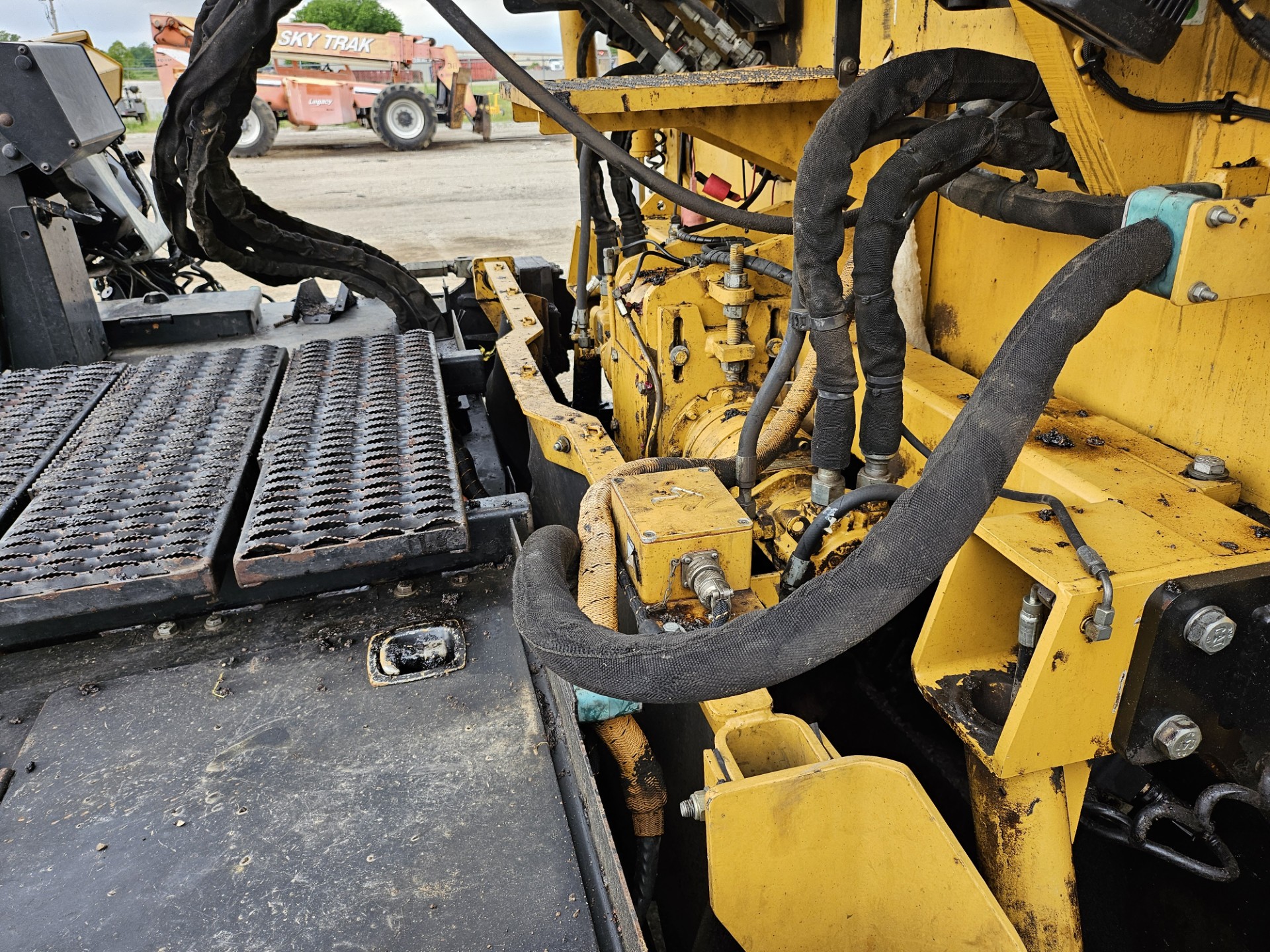 2011 CAT AP655D Asphalt Paver - Image 8