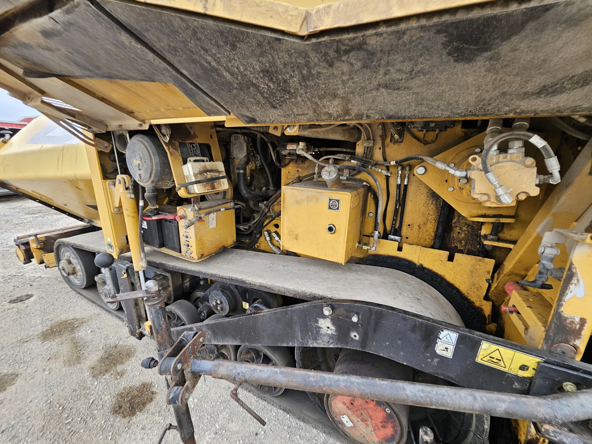 2011 CAT AP655D Asphalt Paver - Image 13