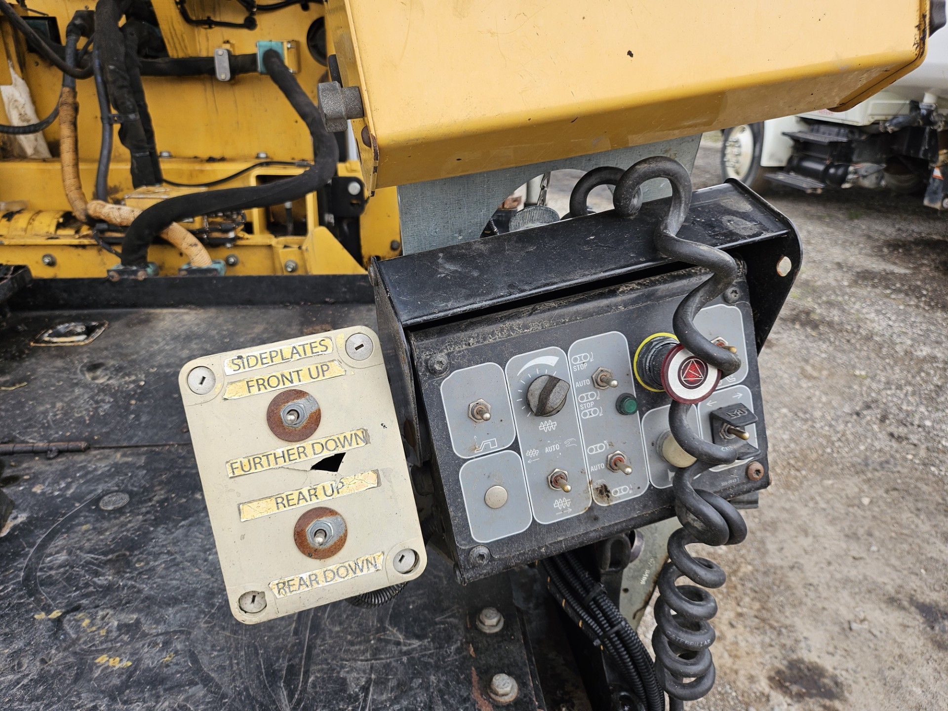 2011 CAT AP655D Asphalt Paver - Image 14