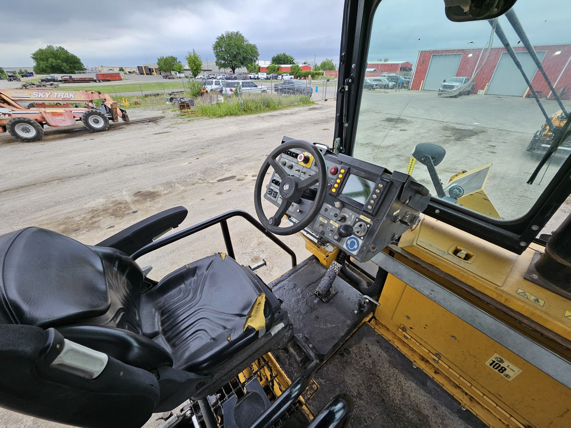 2011 CAT AP655D Asphalt Paver - Image 15