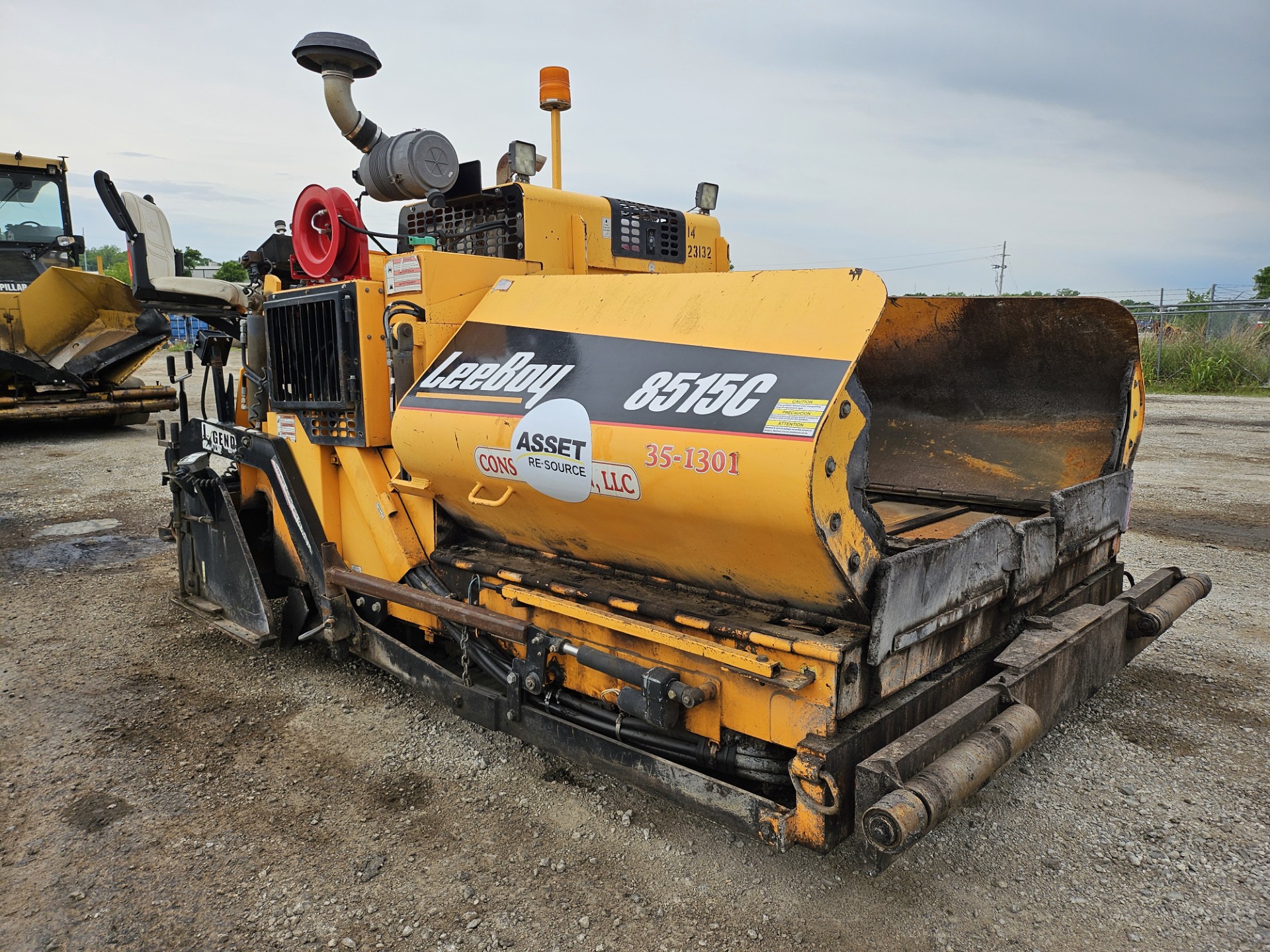 2013 LeeBoy 8515C Asphalt Paver - Image 2