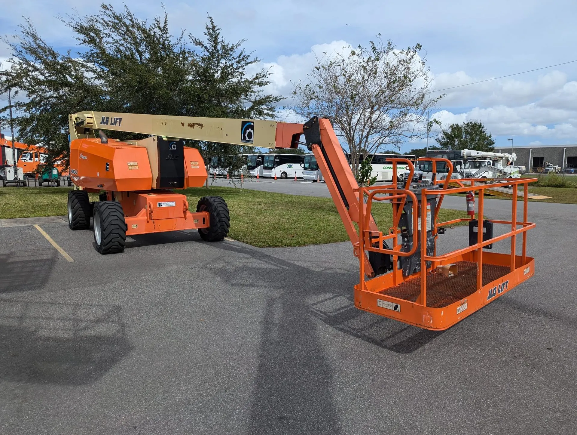 2014 JLG 800AJ Articulating Boom Lift - Image 2