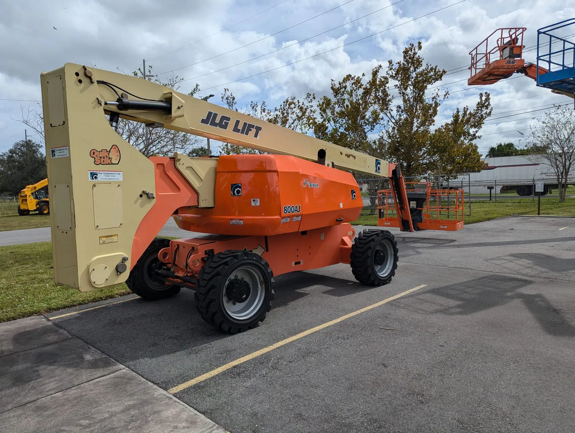2014 JLG 800AJ Articulating Boom Lift - Image 3