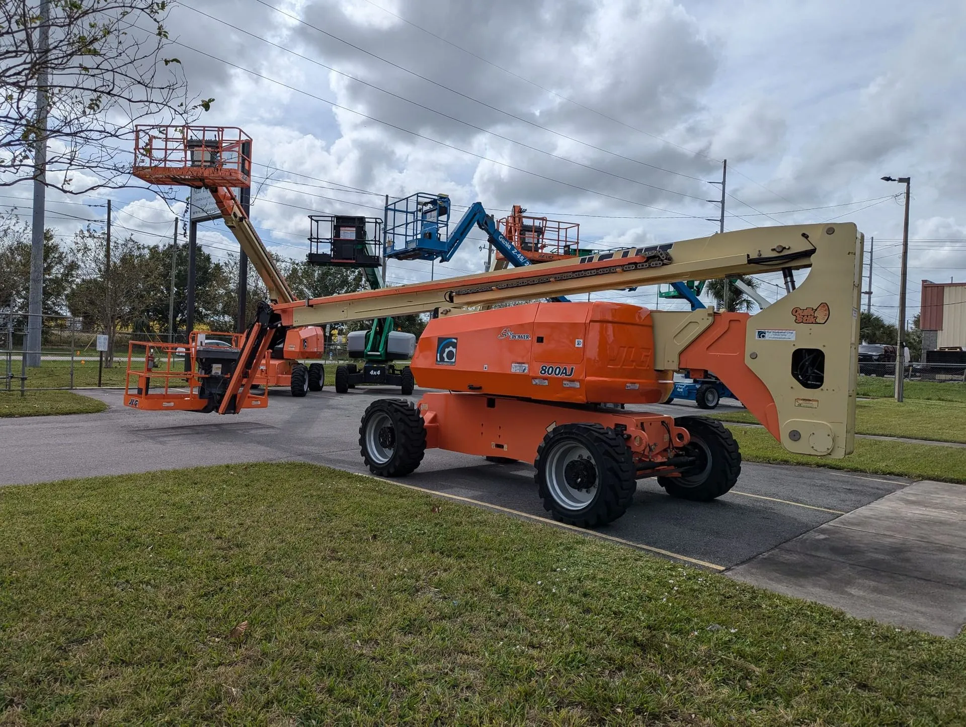 2014 JLG 800AJ Articulating Boom Lift - Image 5