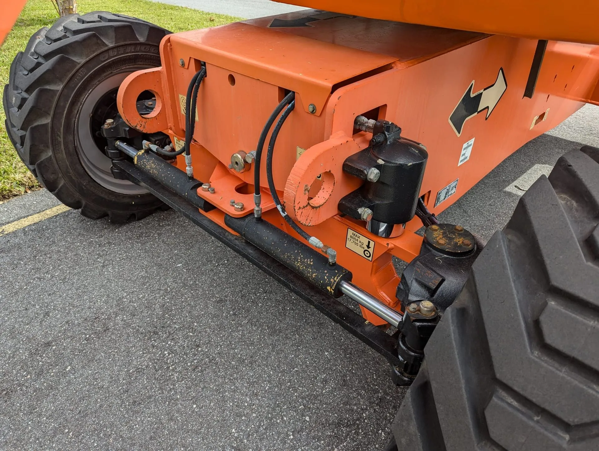 2014 JLG 800AJ Articulating Boom Lift - Image 8