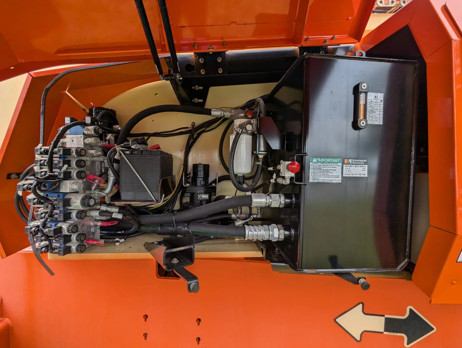 2014 JLG 800AJ Articulating Boom Lift - Image 9
