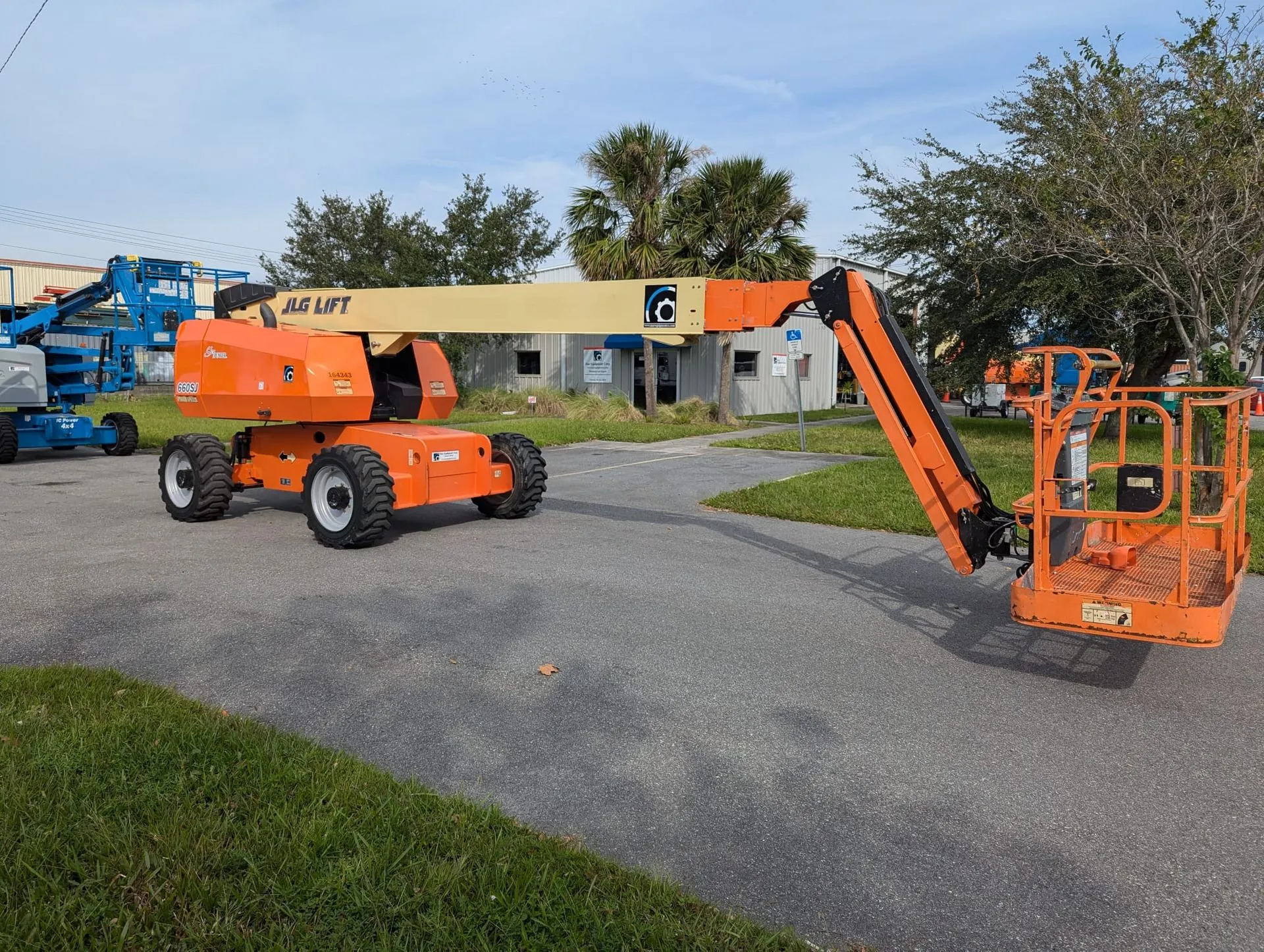 2017 JLG 660SJ Telescopic Boom Lift - Image 2