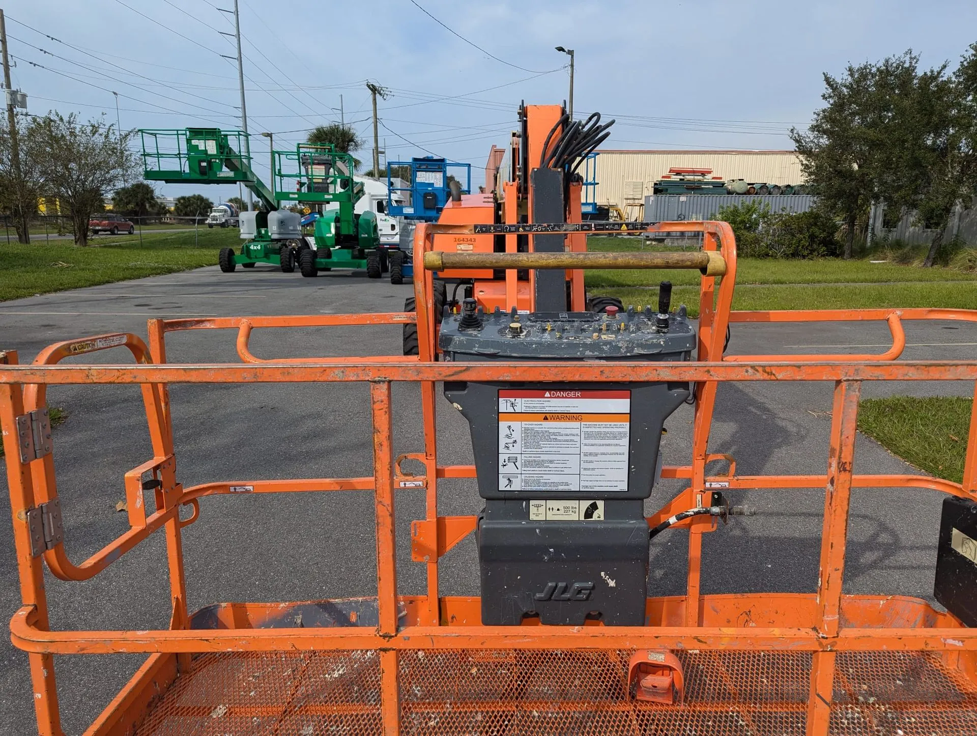 2017 JLG 660SJ Telescopic Boom Lift - Image 9