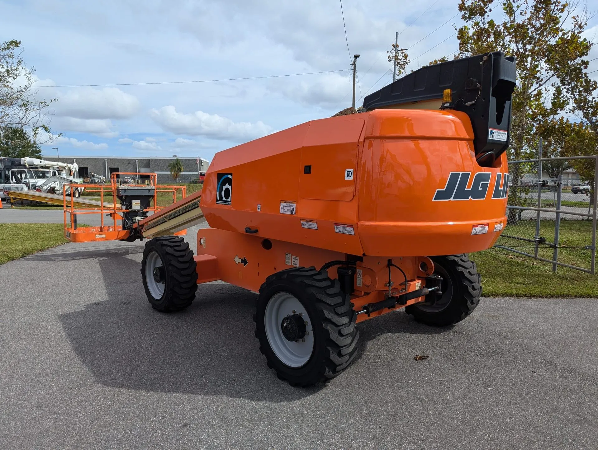2016 JLG 600 S Telescopic Boom Lift - Image 2