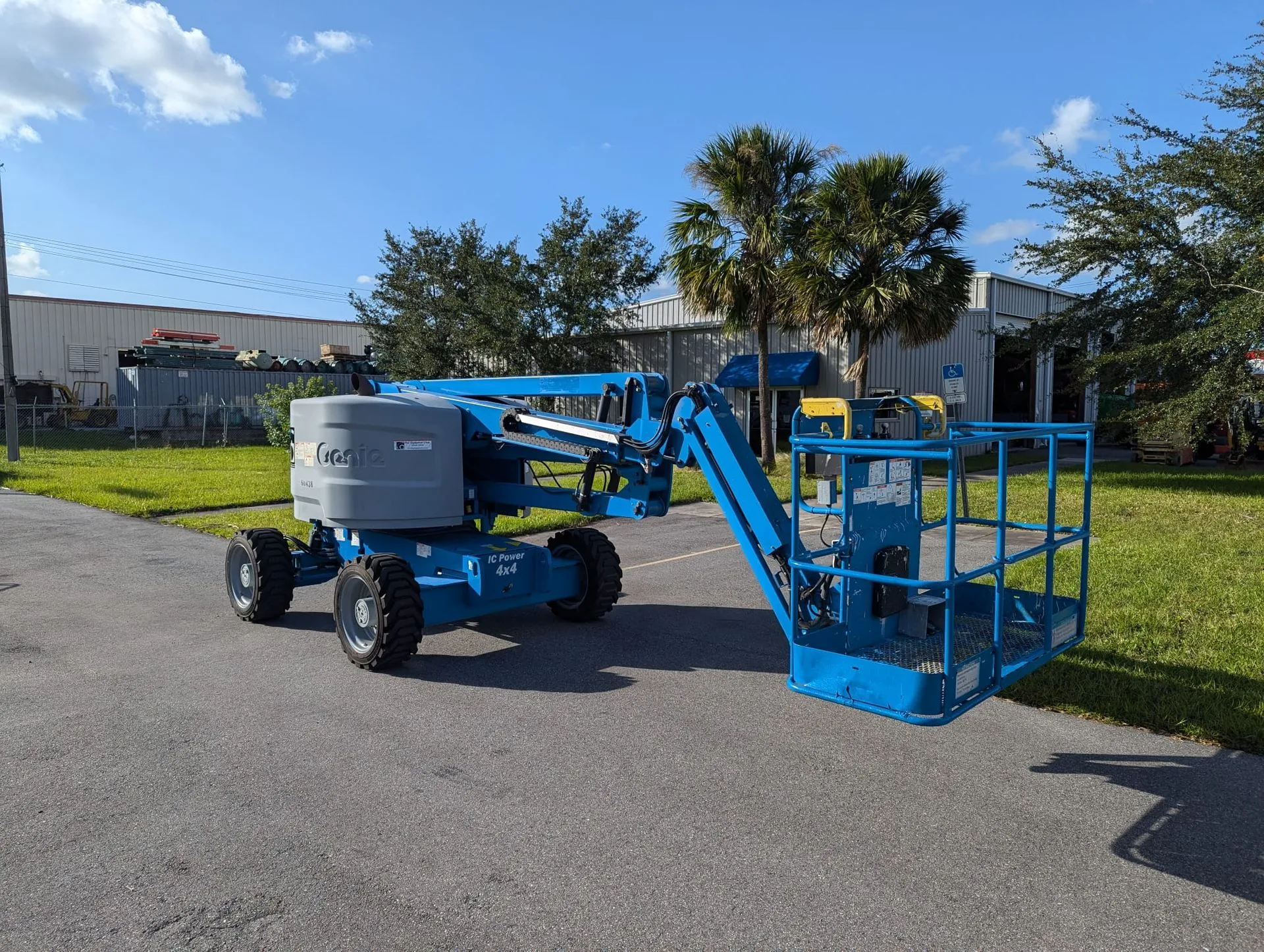2014 Genie Z45/25J Articulating Boom Lift - Image 2