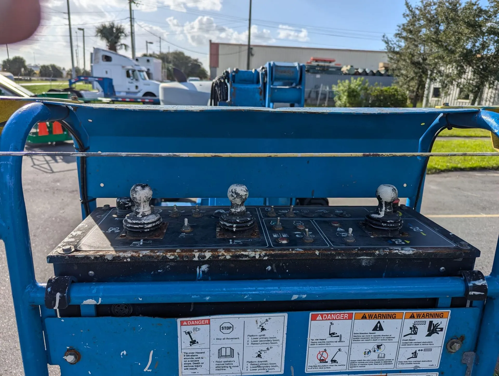 2014 Genie Z45/25J Articulating Boom Lift - Image 6