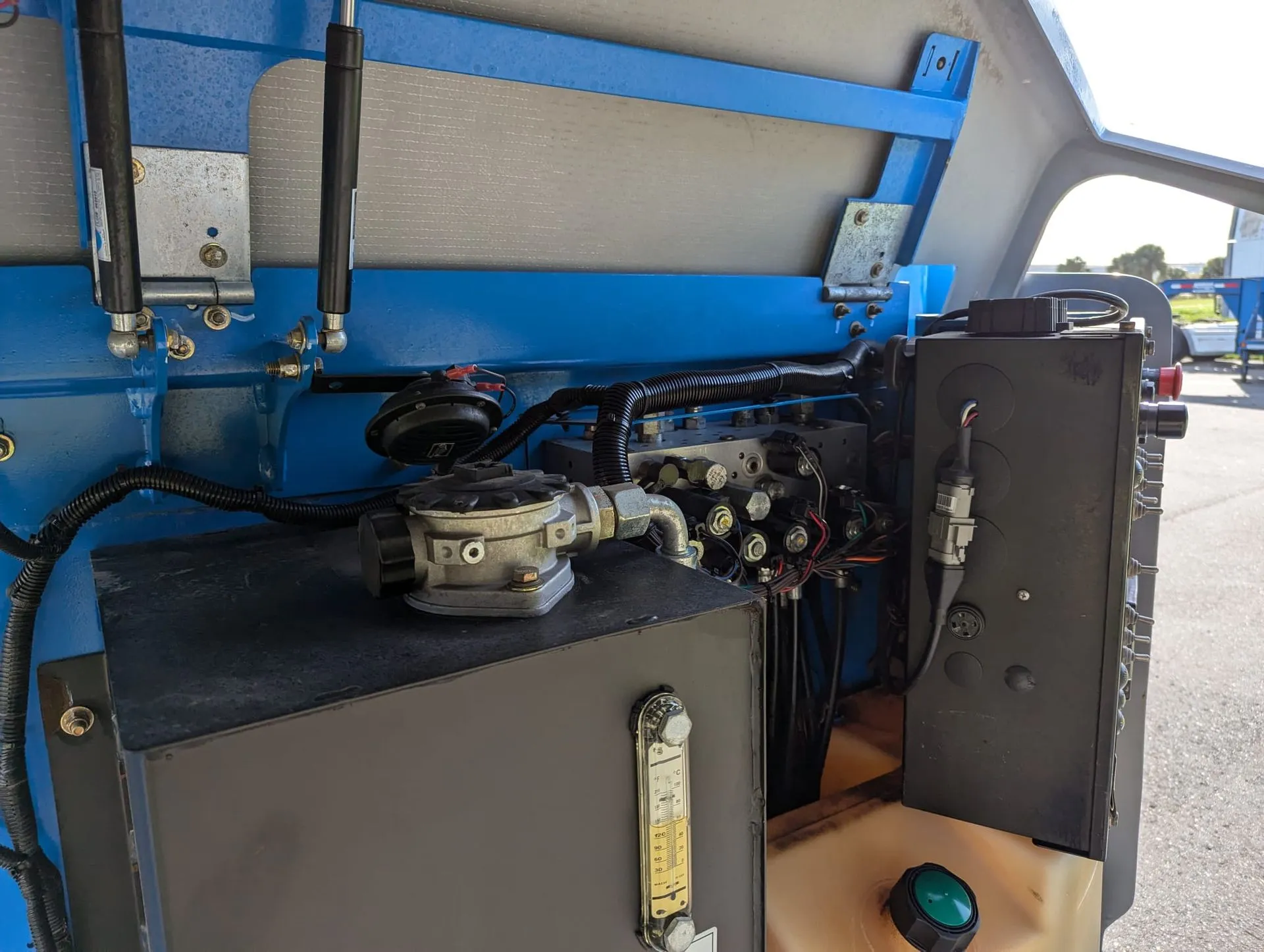 2014 Genie Z45/25J Articulating Boom Lift - Image 7