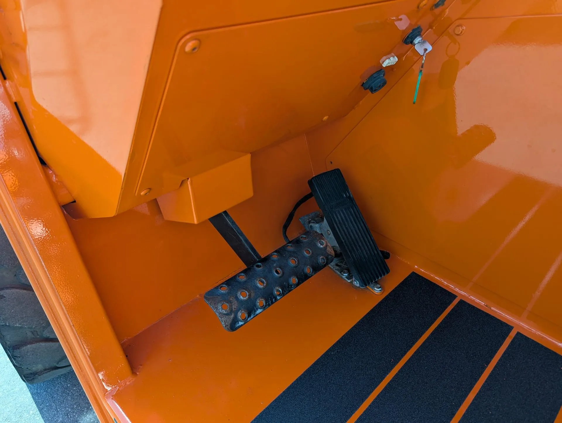2016 Skytrak 10054 Telehandler - Image 8