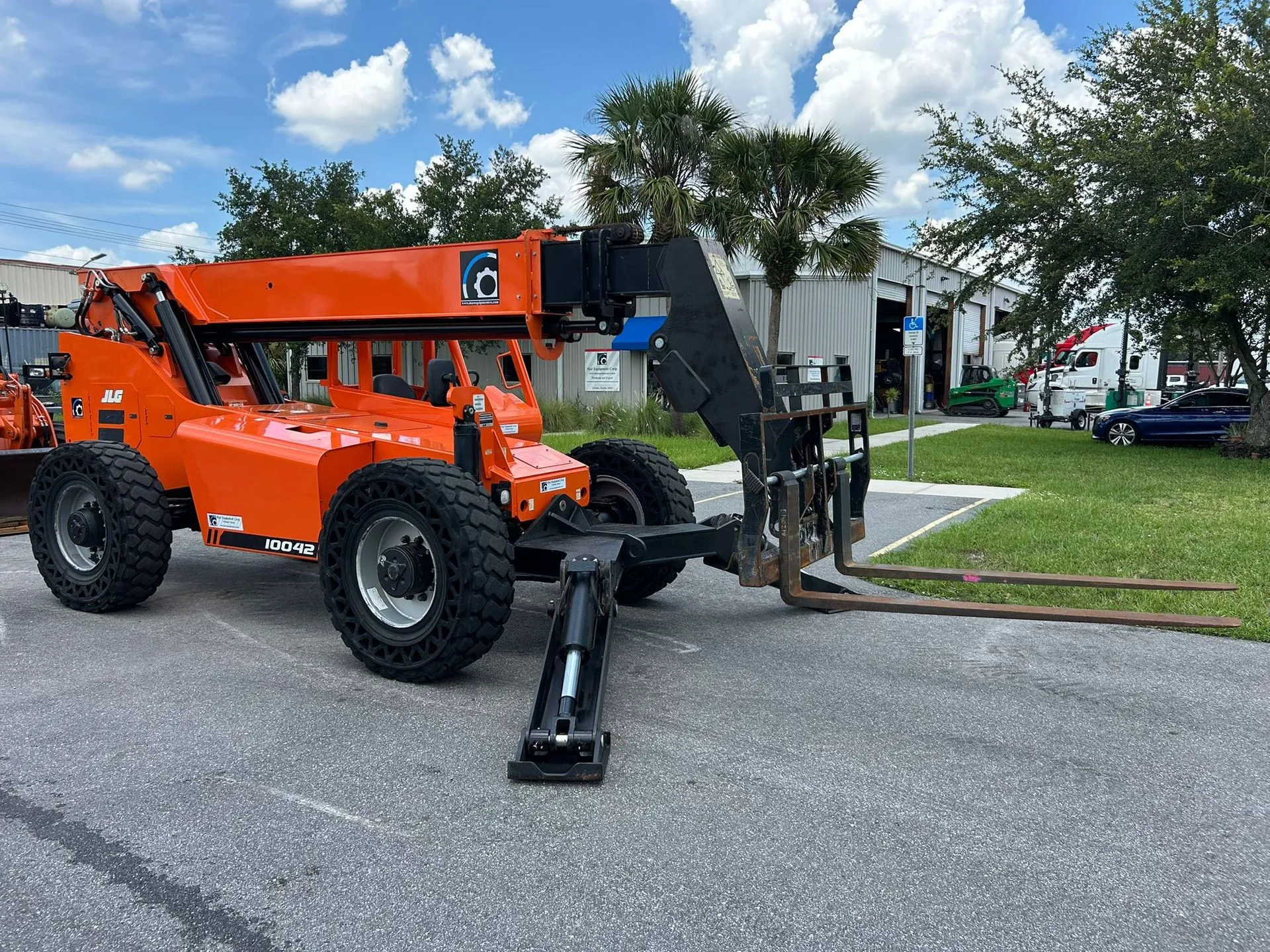 2019 JLG/Skytrak 10042 4x4 Telehandler - Image 2