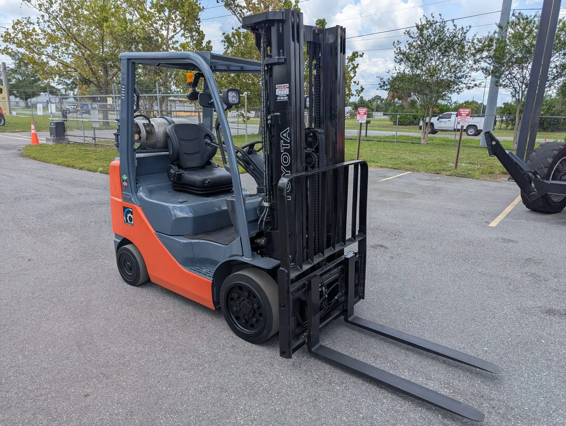 2016 Toyota 8FGCU25 Cushion Tire Forklift - Image 2