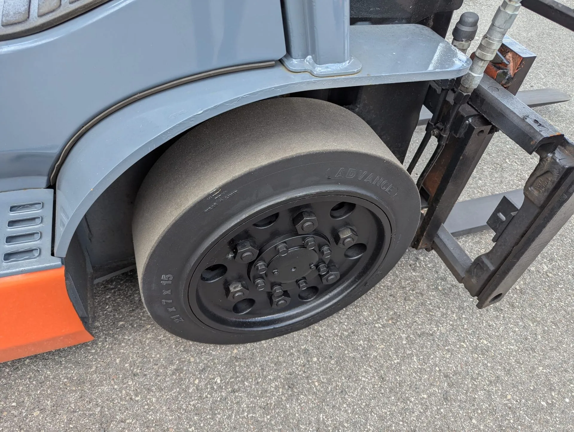 2016 Toyota 8FGCU25 Cushion Tire Forklift - Image 7