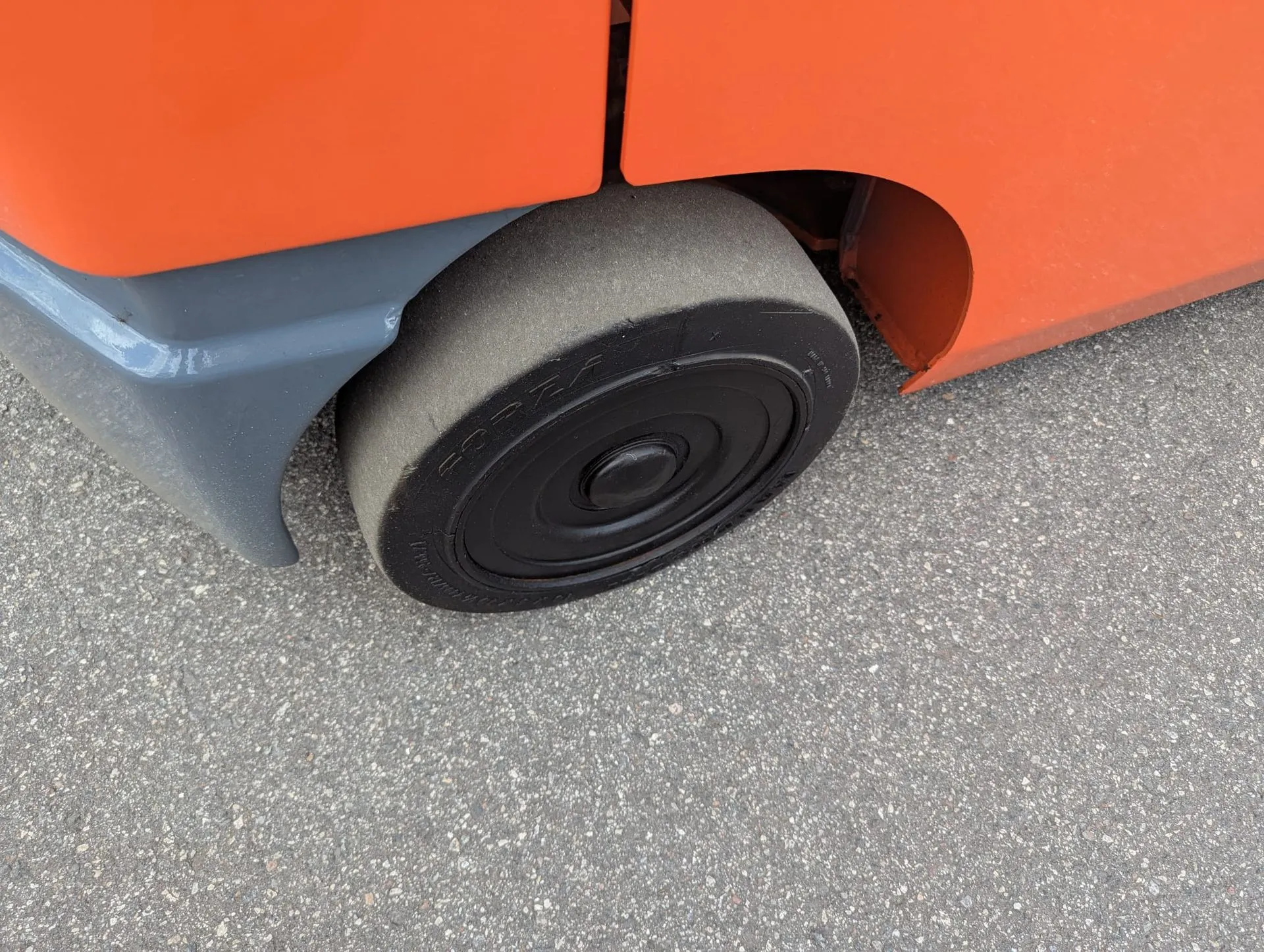 2016 Toyota 8FGCU25 Cushion Tire Forklift - Image 8