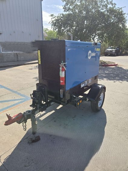 2021 Miller Big Blue 500 Pro Engine-Driven Welder/Generator - Image 2