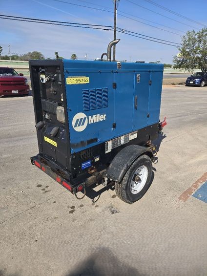 2021 Miller Big Blue 500 Pro Engine-Driven Welder/Generator - Image 3