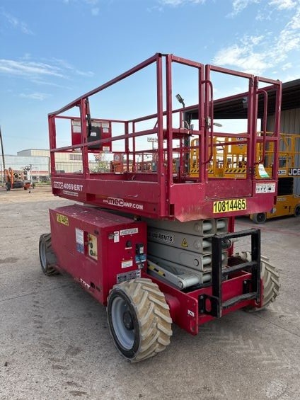 2018 MEC 4069ERT Electric Rough Terrain Scissor Lift - Image 3