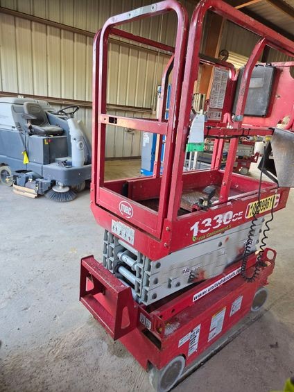 2019 MEC 1330SE Electric Scissor Lift