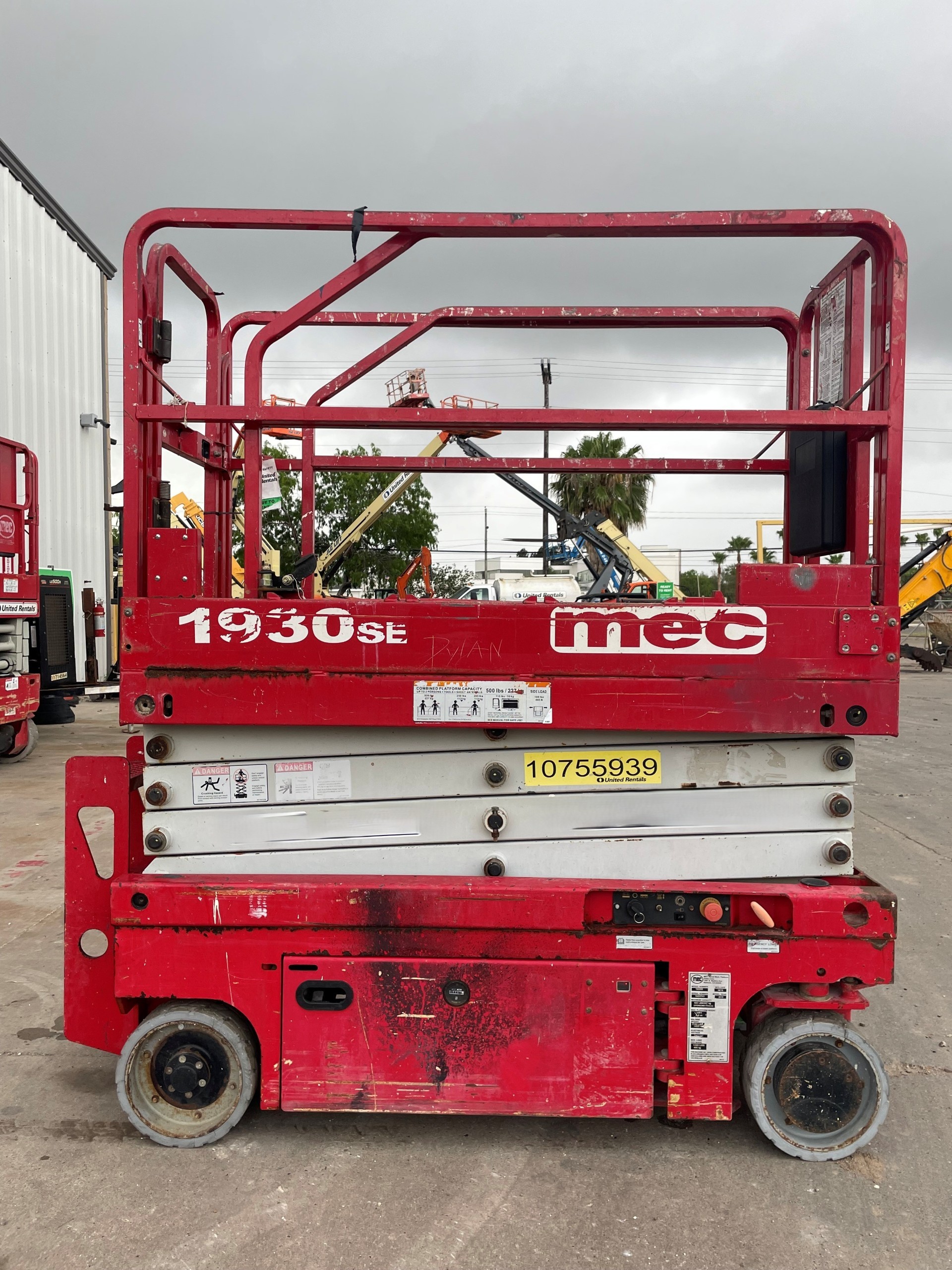 2018 MEC 1930SE Electric Scissor Lift - Image 8