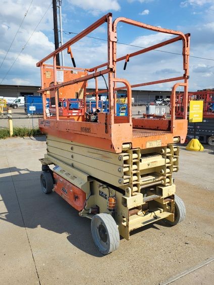 2016 JLG 2646ES Electric Scissor Lift - Image 2
