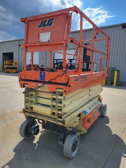 2016 JLG 2646ES Electric Scissor Lift - Image 4