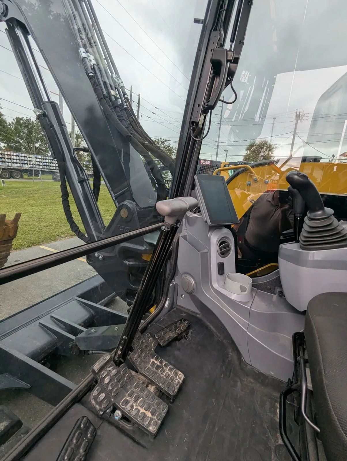 2024 John Deere 85 P-Tier Mid-Size Excavator - Image 2
