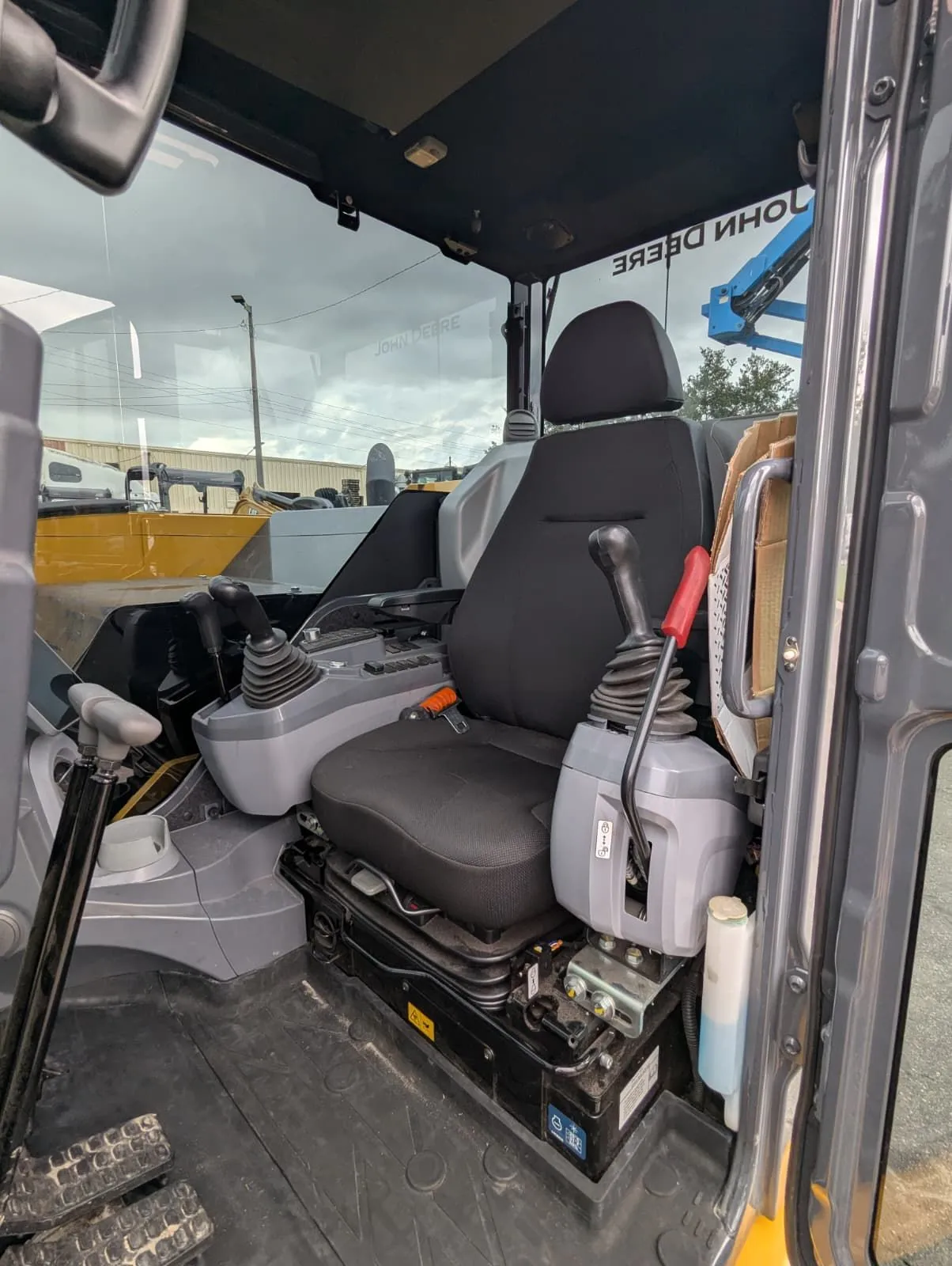 2024 John Deere 85 P-Tier Mid-Size Excavator - Image 3