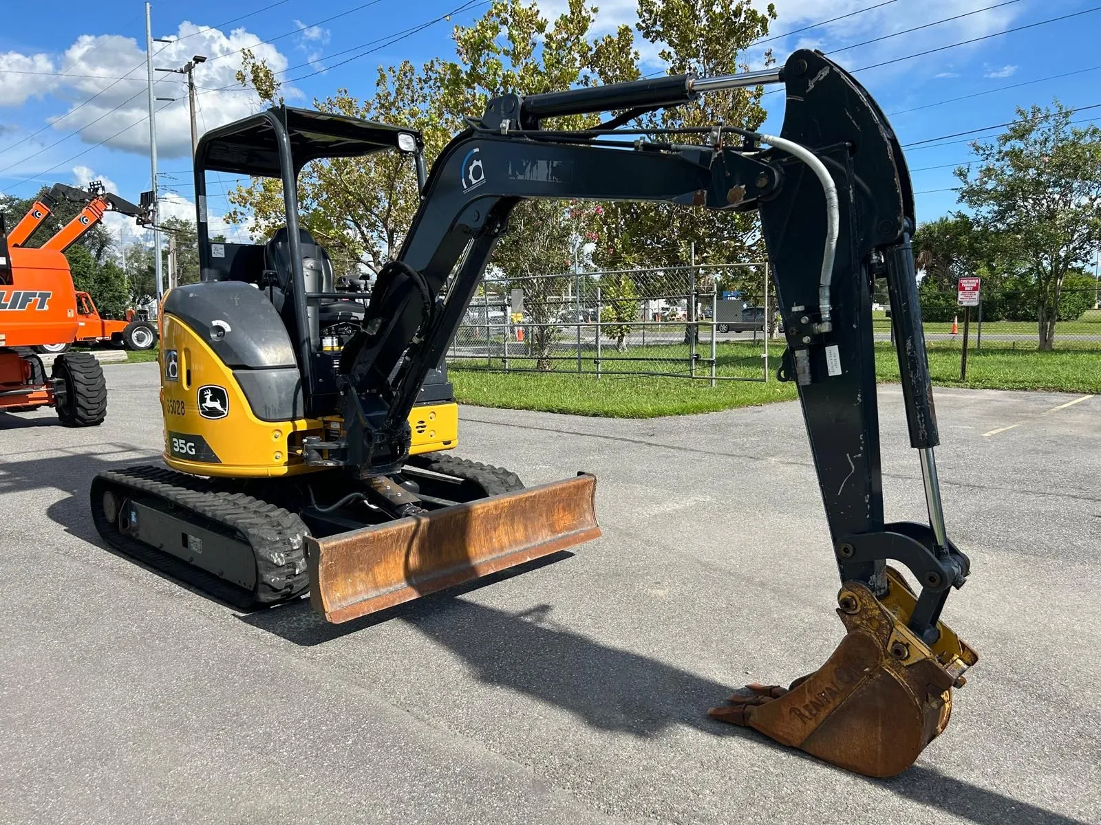 2022 John Deere 35G Mini Excavator - Image 4