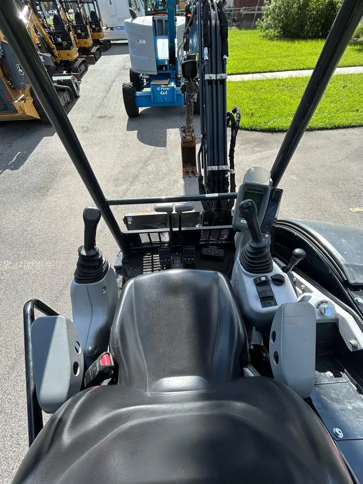 2022 John Deere 35G Mini Excavator - Image 14