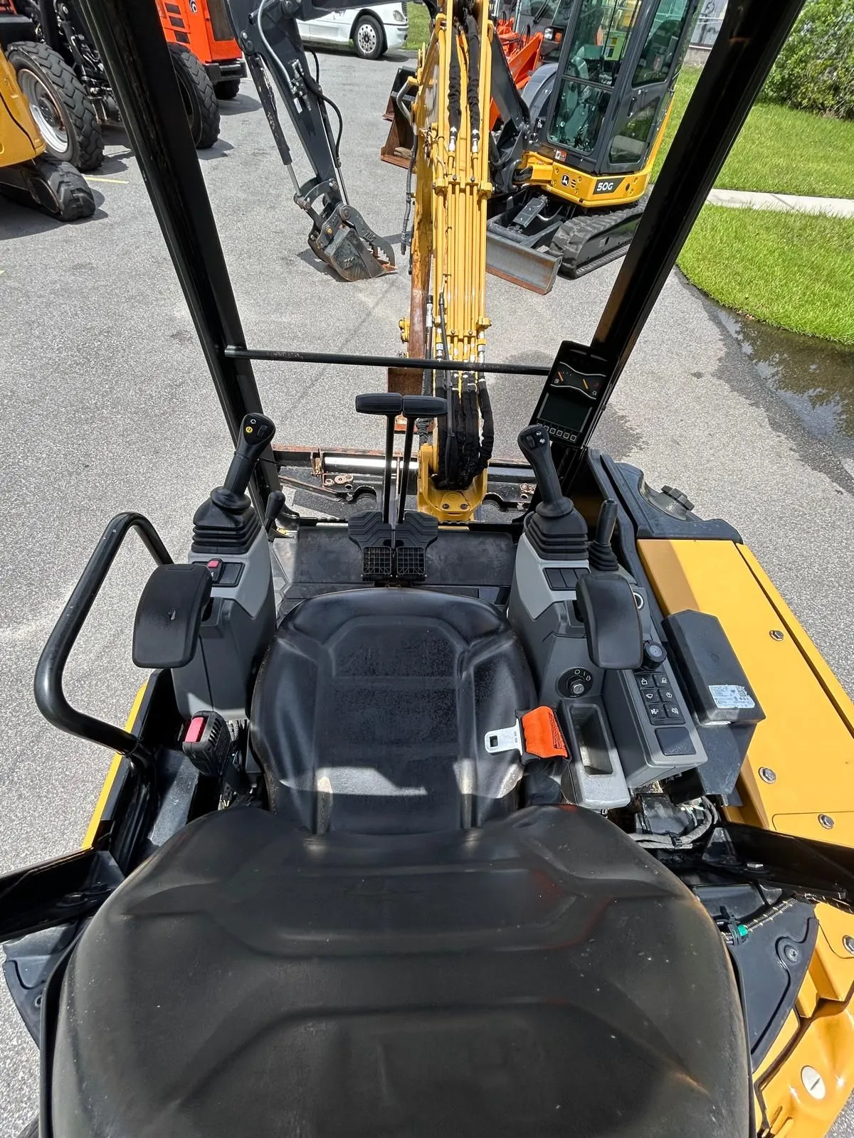 2022 Caterpillar 302.7 DCR Mini Excavator - Image 13