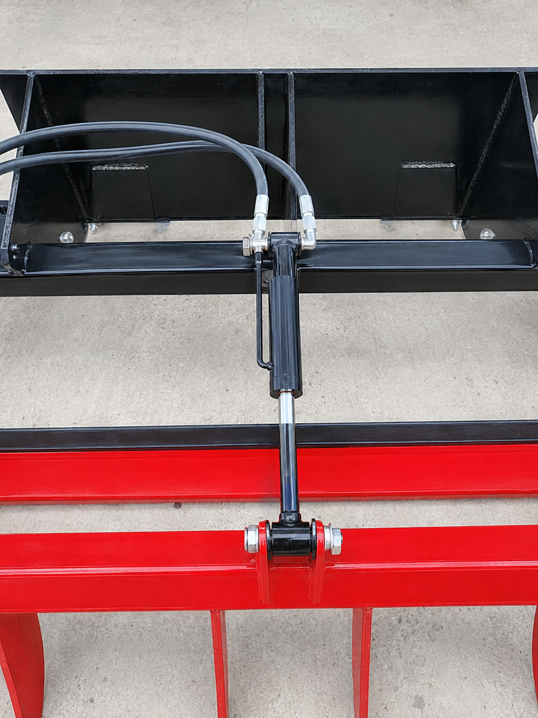 GIYI Hydraulic Land Leveler/Grader and Scarifier Attachment - Image 6