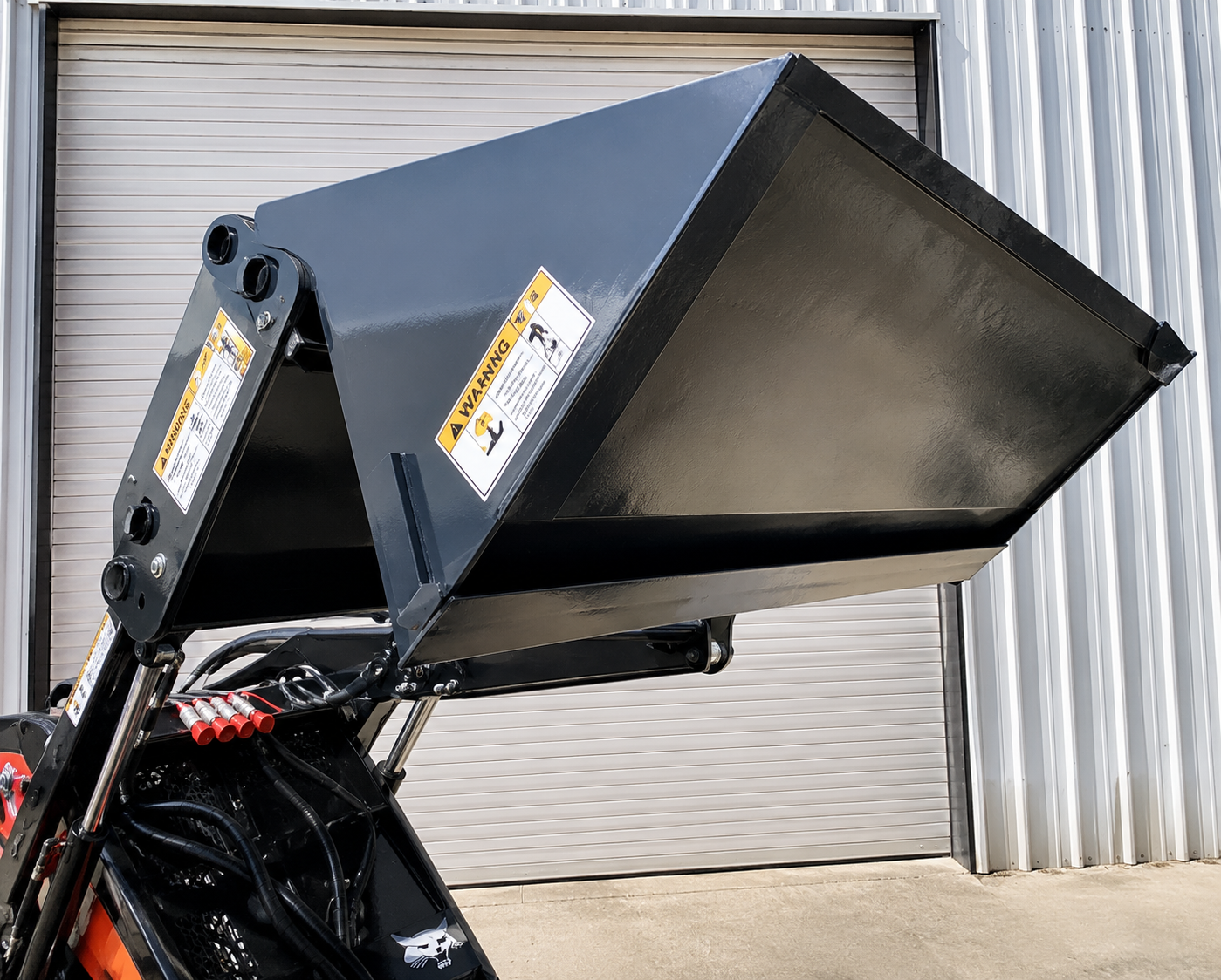 Wolverine 4 in 1 Hydraulic Bucket Attachment - Image 3