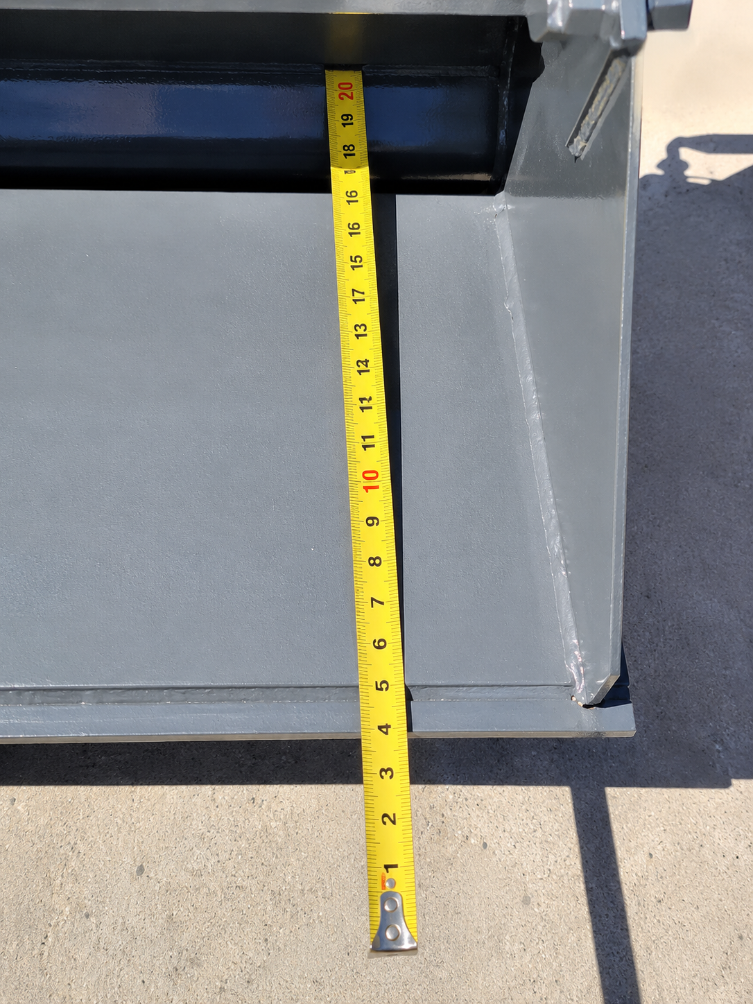 Wolverine 4 in 1 Hydraulic Bucket Attachment - Image 7