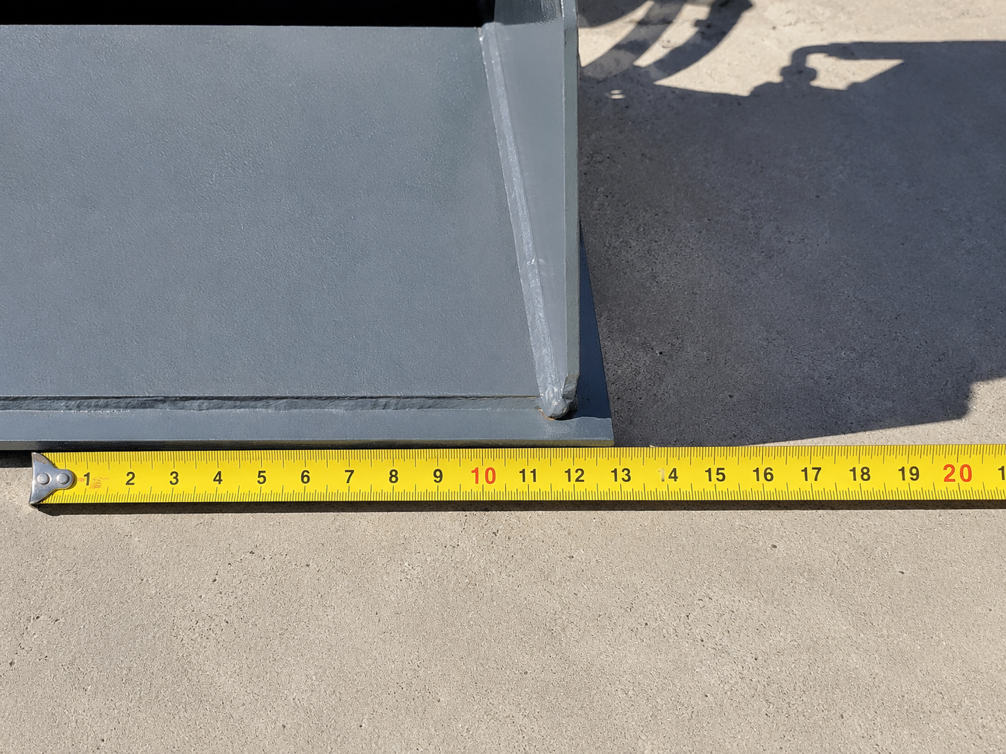 Wolverine 4 in 1 Hydraulic Bucket Attachment - Image 8