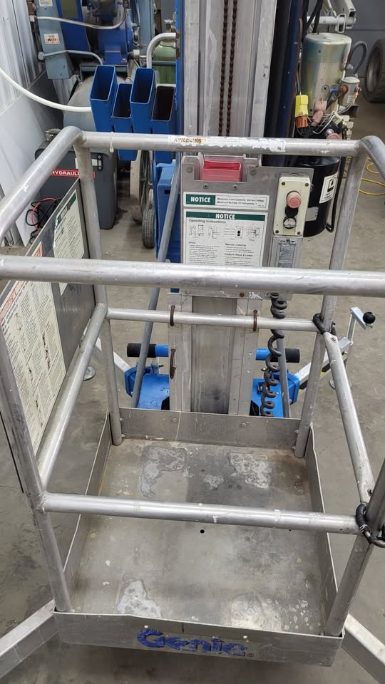 Genie AWP 24 Push Around 24' Vertical Mast Lift - Image 9