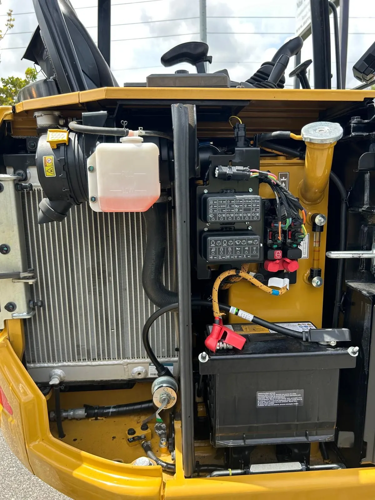 2022 Caterpillar 302.7 DCR Mini Excavator - Image 10