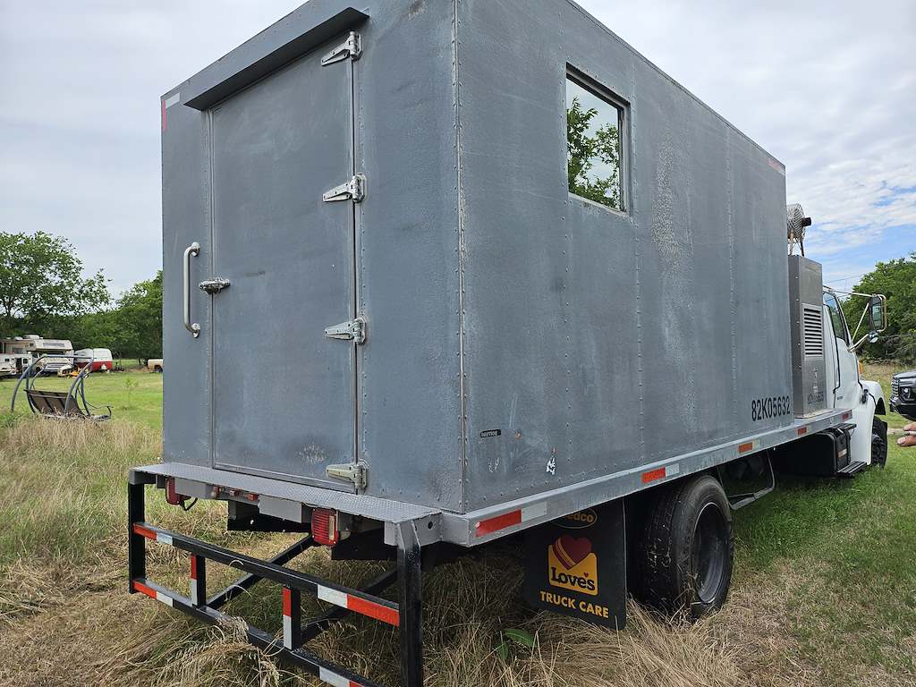 2000 Sterling Mobile Office - Image 4