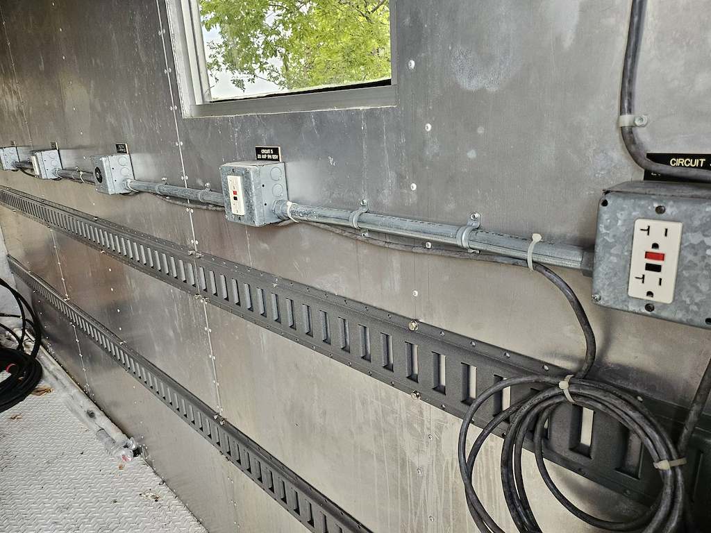 2000 Sterling Mobile Office - Image 5