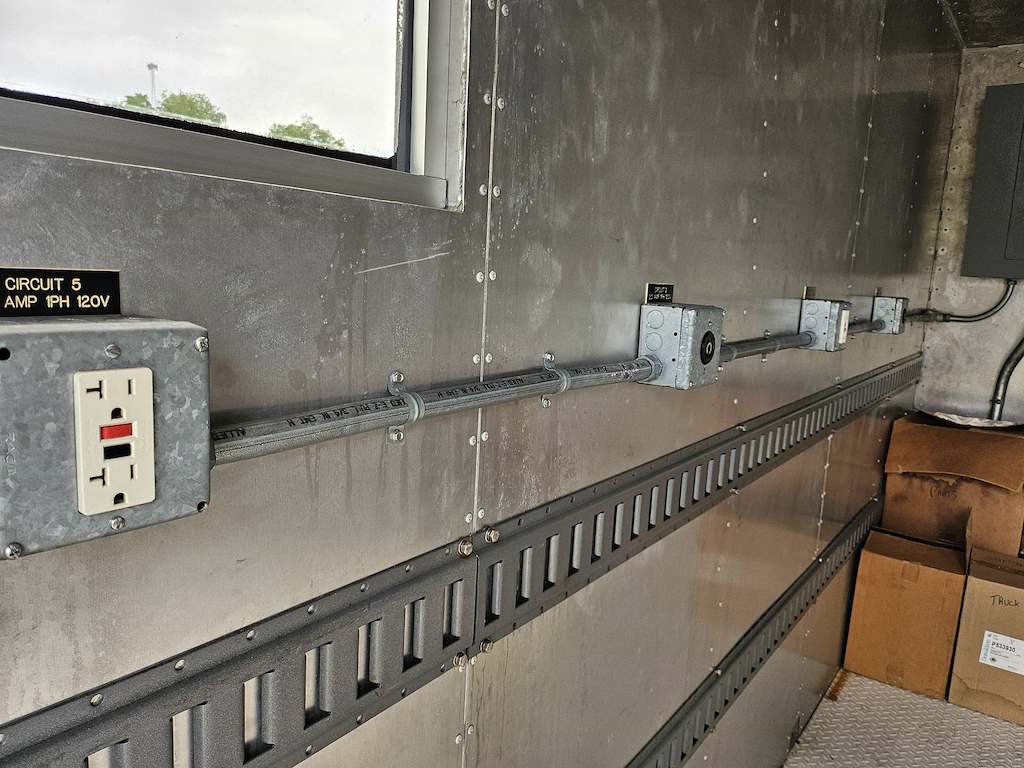 2000 Sterling Mobile Office - Image 6