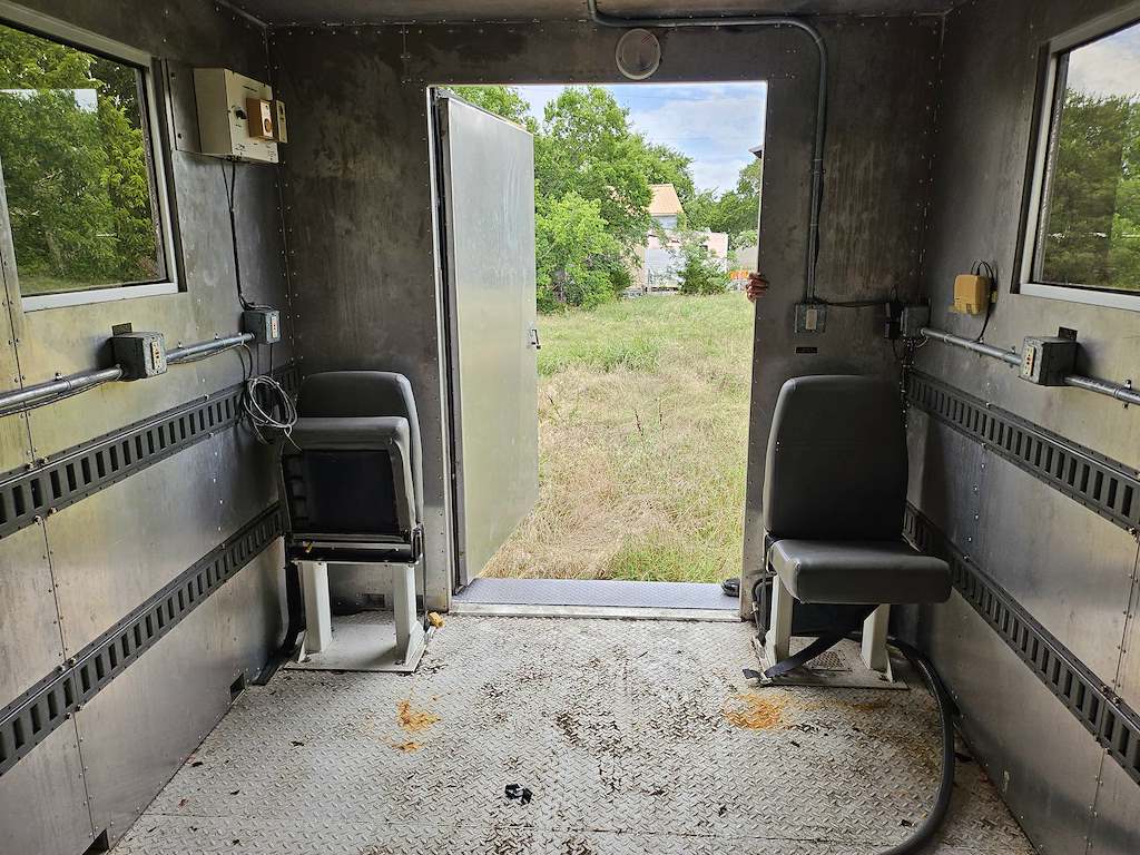 2000 Sterling Mobile Office - Image 7