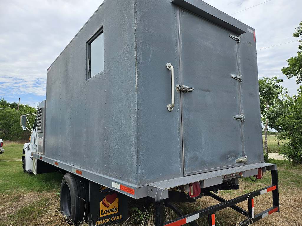 2000 Sterling Mobile Office - Image 10