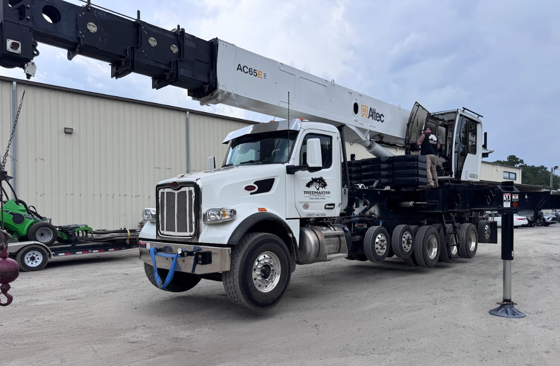 2022 Peterbilt 567 Boom Truck w/ Altec AC65-155 Crane