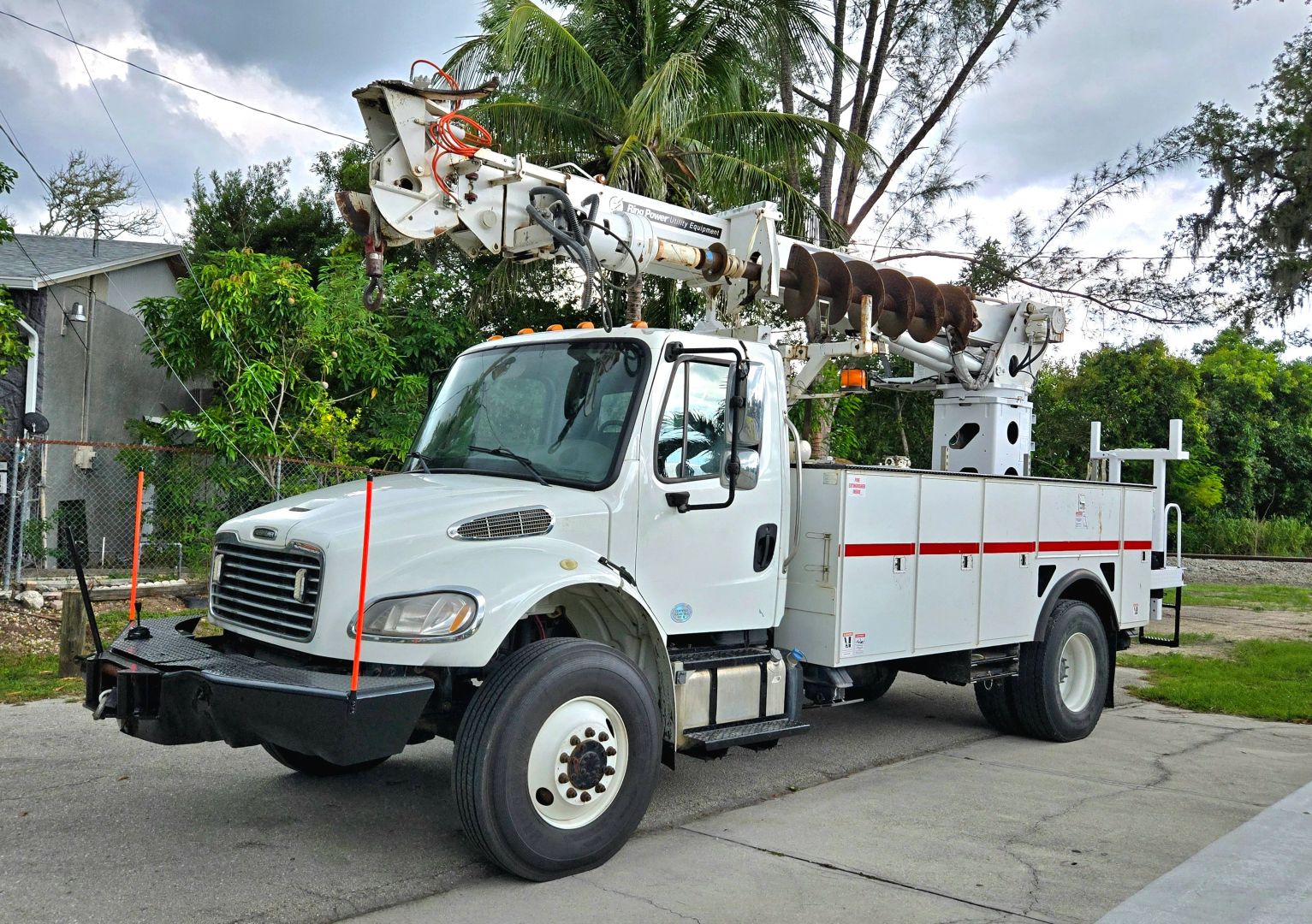 2016 Freightliner M2 106 Digger Derrick