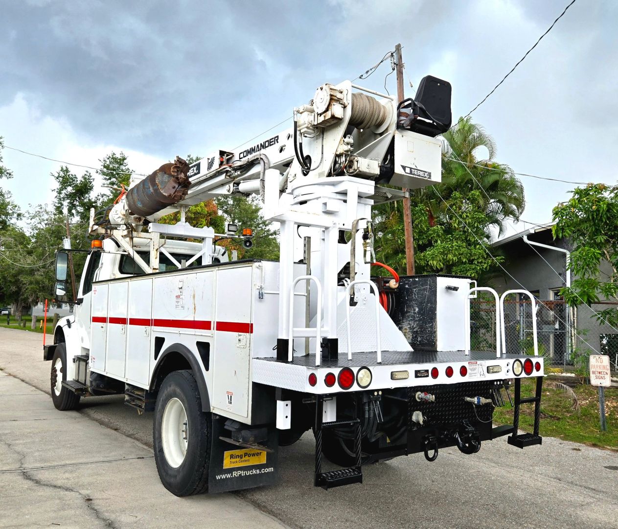 2016 Freightliner M2 106 Digger Derrick - Image 3
