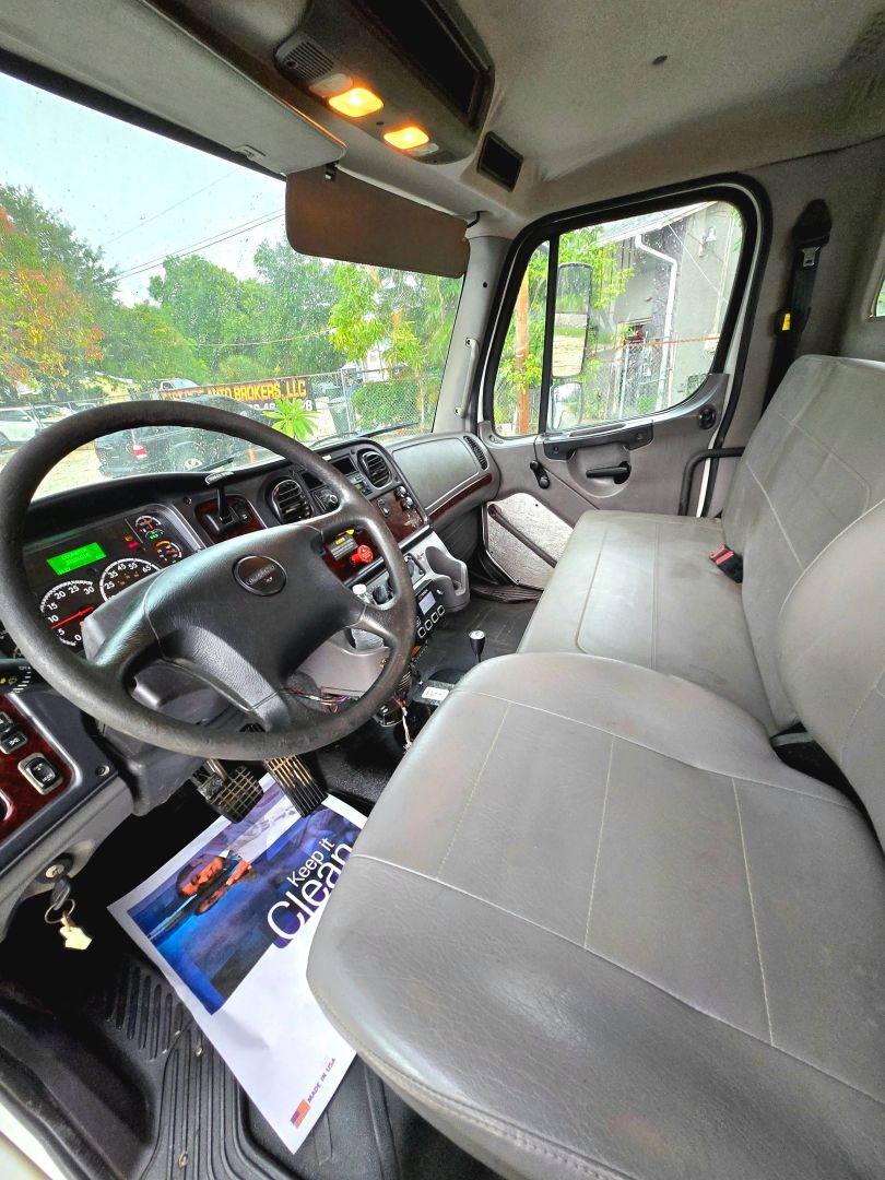 2016 Freightliner M2 106 Digger Derrick - Image 7