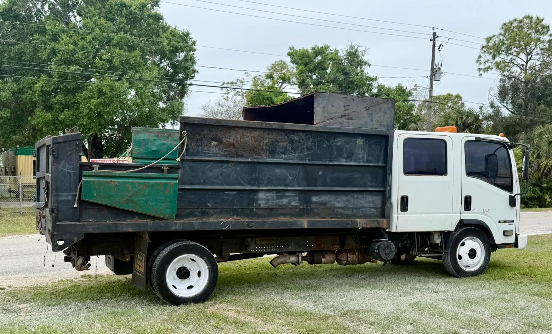 2008 Chevrolet W5500 Dump Truck - Image 3